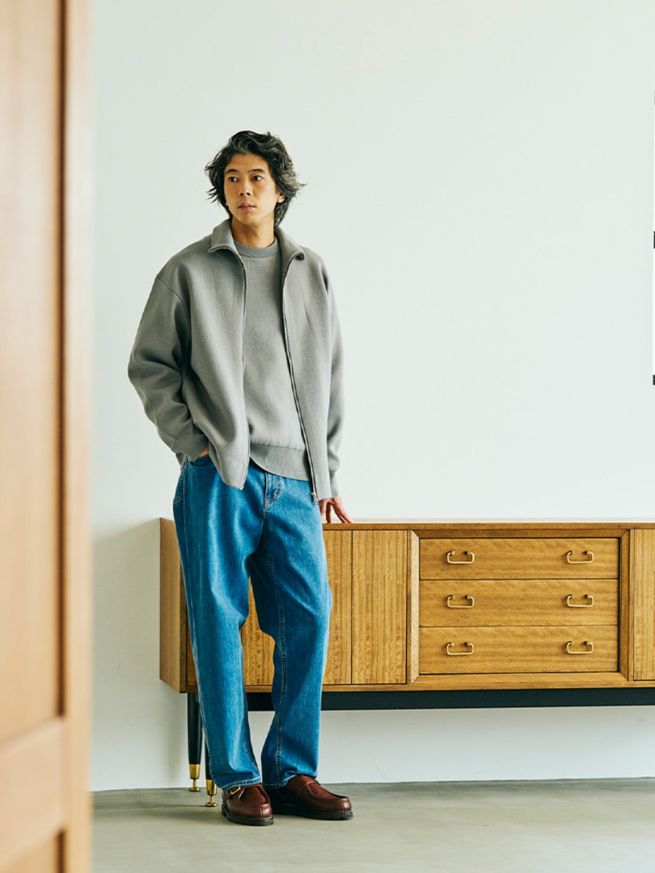 アンフィーロ メンズのデニムの着こなし