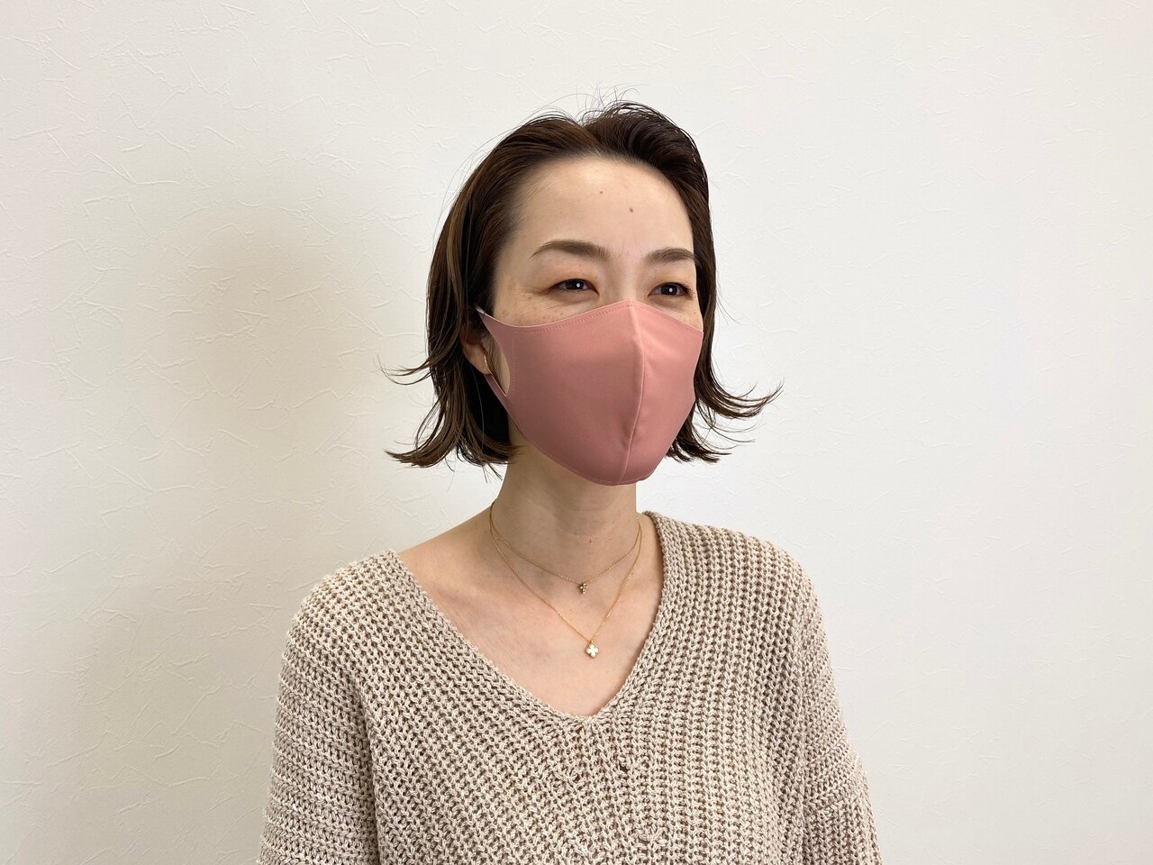 マスクとコーディネートの最新情報（小顔見え無地マスク）
