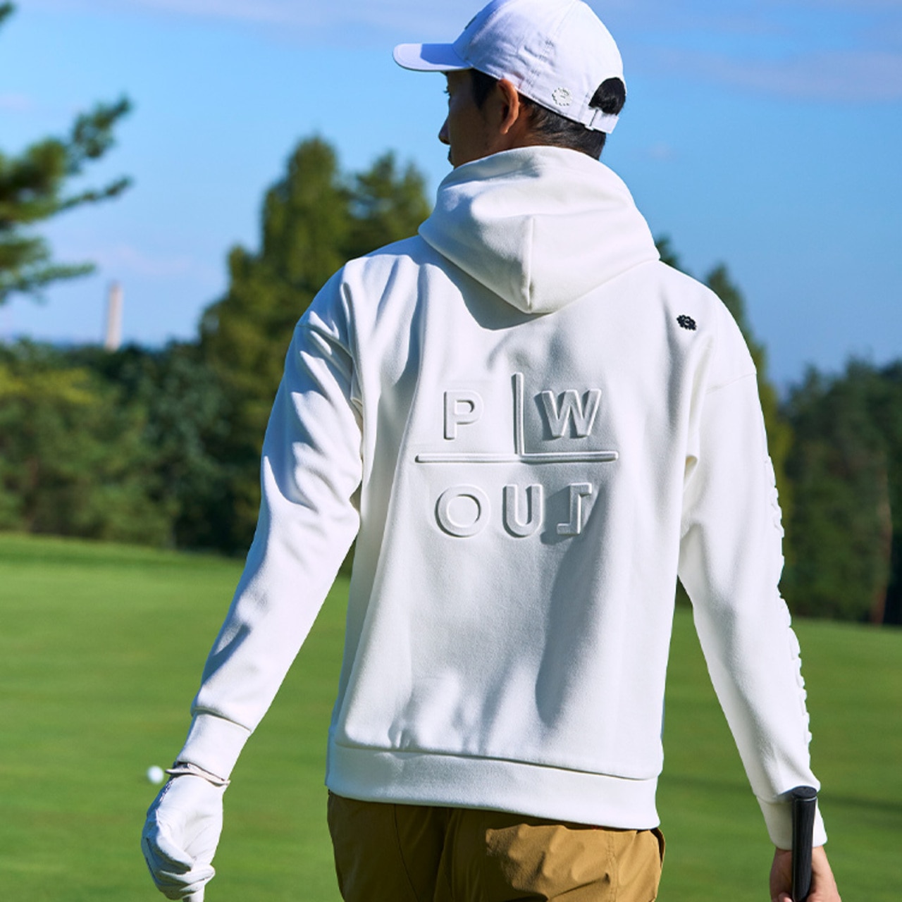 PWCIRCULUS,ゴルフウエア,気温別コーディネートの画像,そろそろ準備15℃~10℃コーデ2,メンズコーディネートの後ろ姿