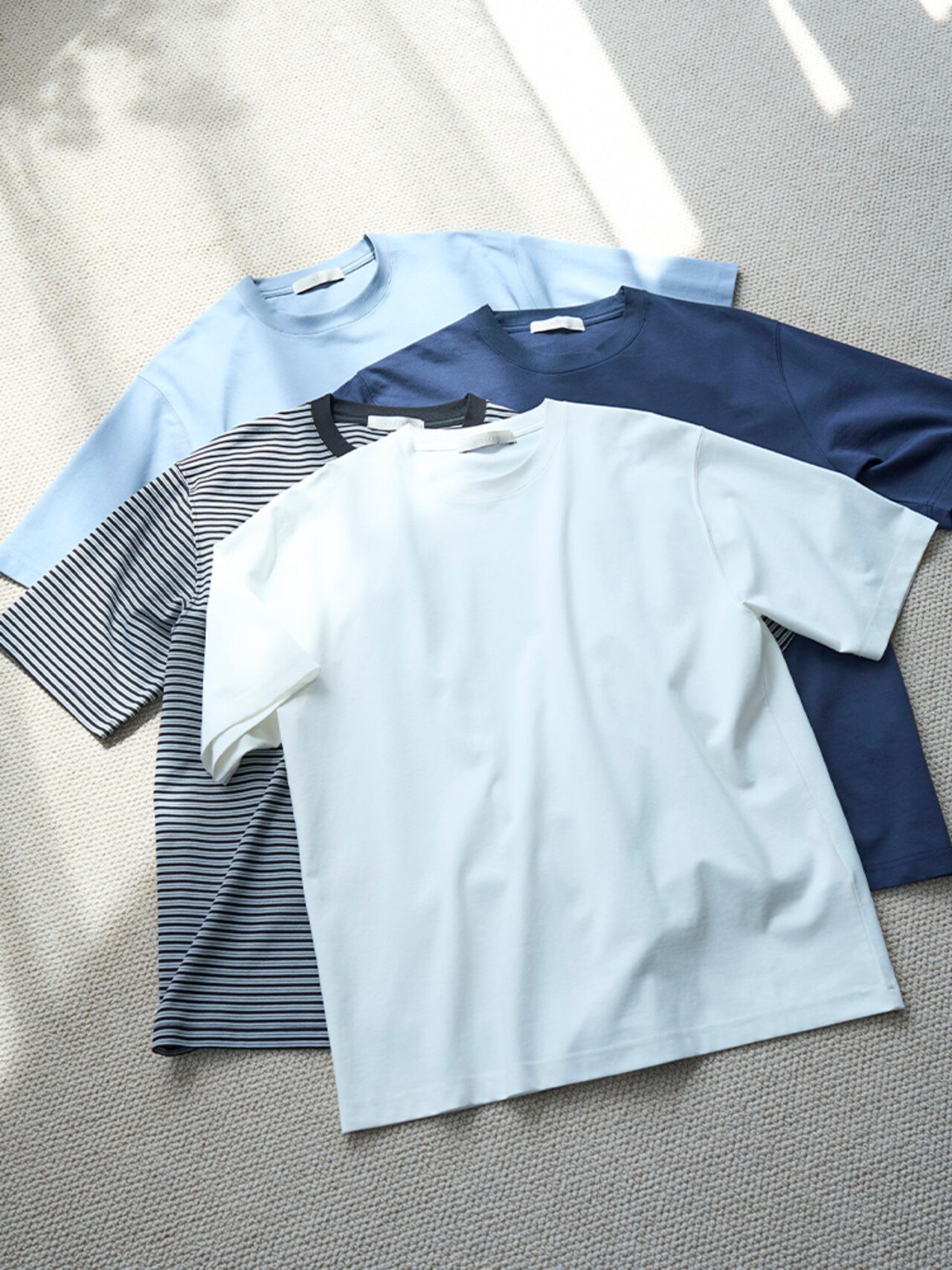 白のスマートストレッチTEE