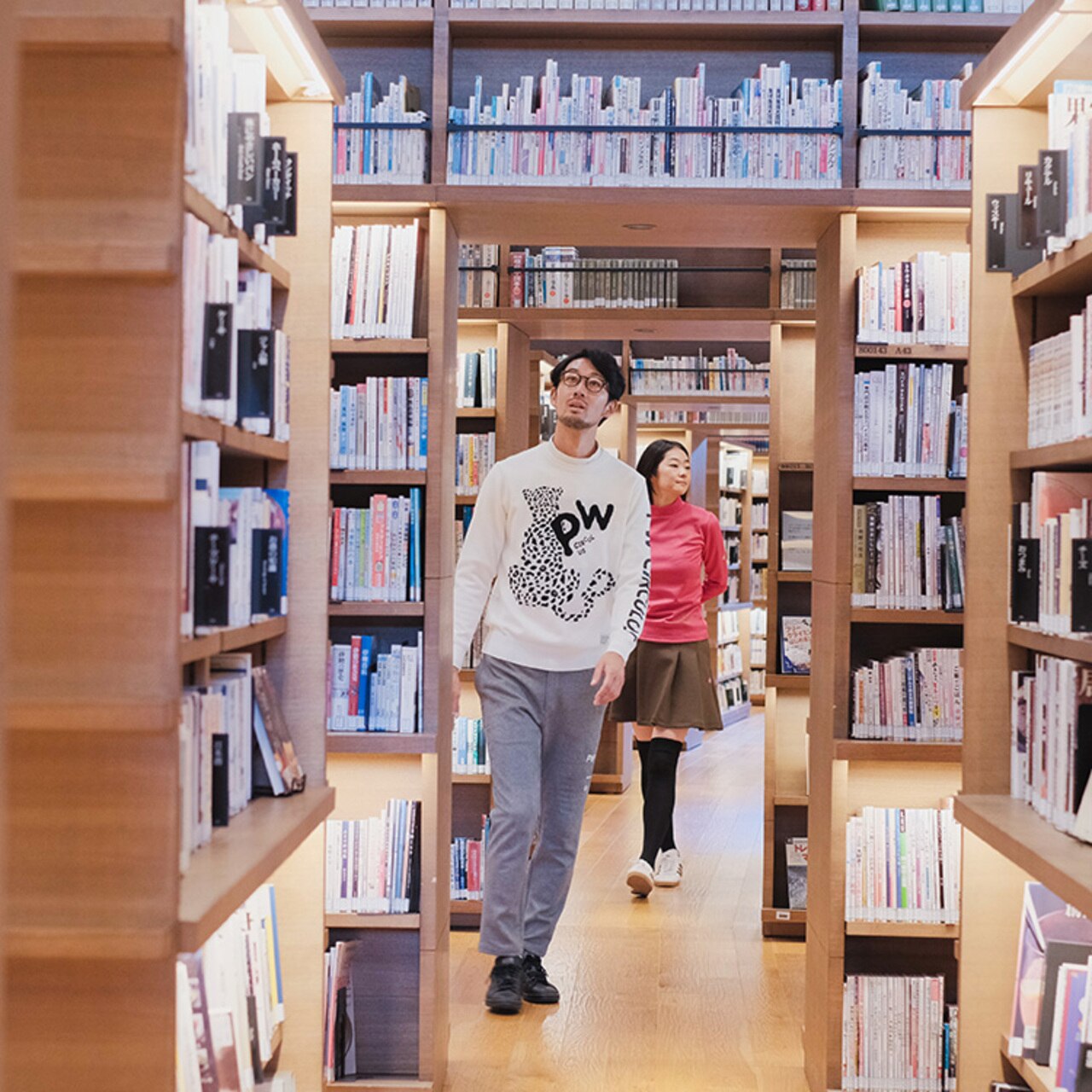 PWCIRCULUS,ピーダブ,PW,ゴルフウエア,POP&WIT&TRIP,佐賀の旅,武雄市図書館の1階本棚