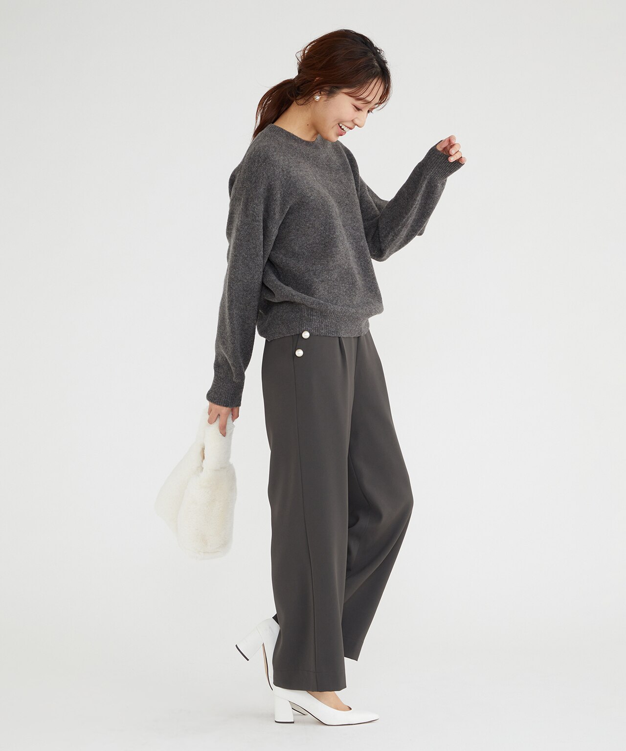 バッグを持ったモデル