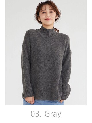 グレーのハイネックニット プルオーバー
