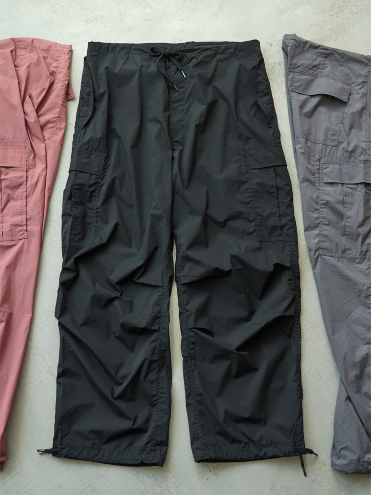 アンフィーロのLight Move カーゴパンツのブラック