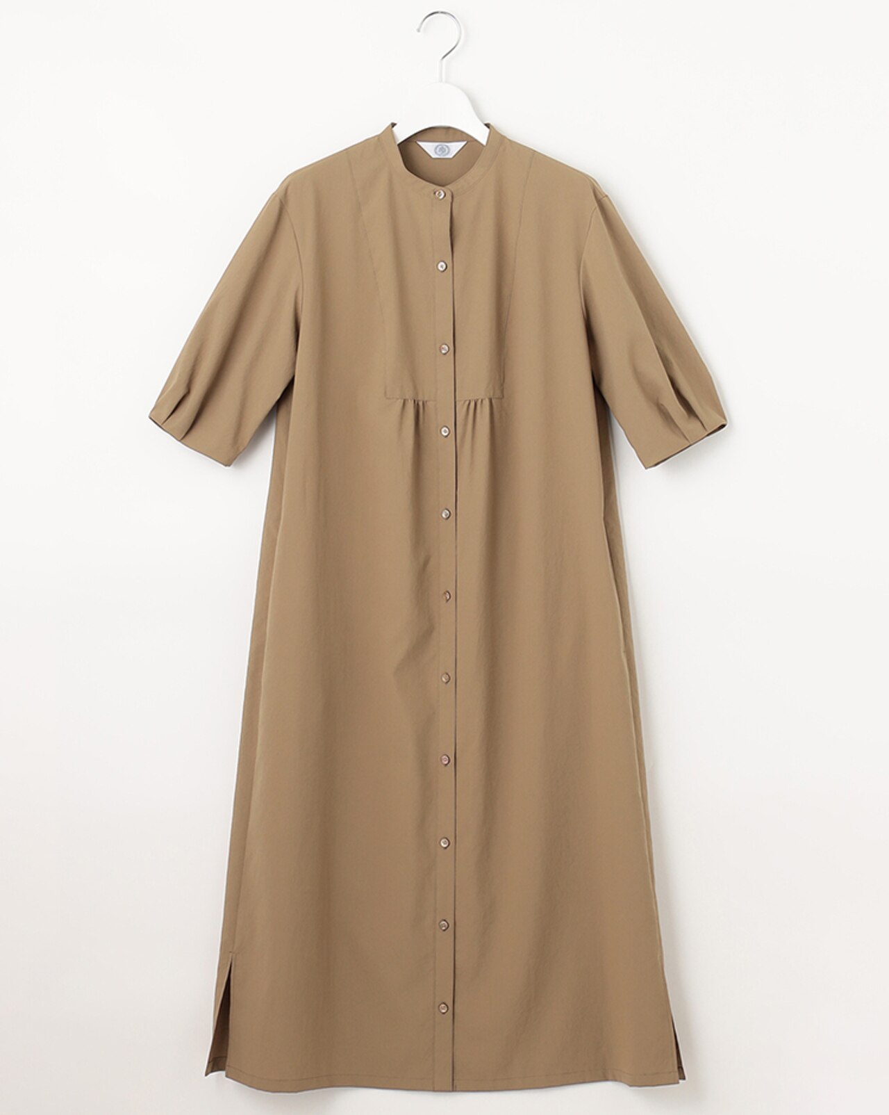 ベージュワンピース