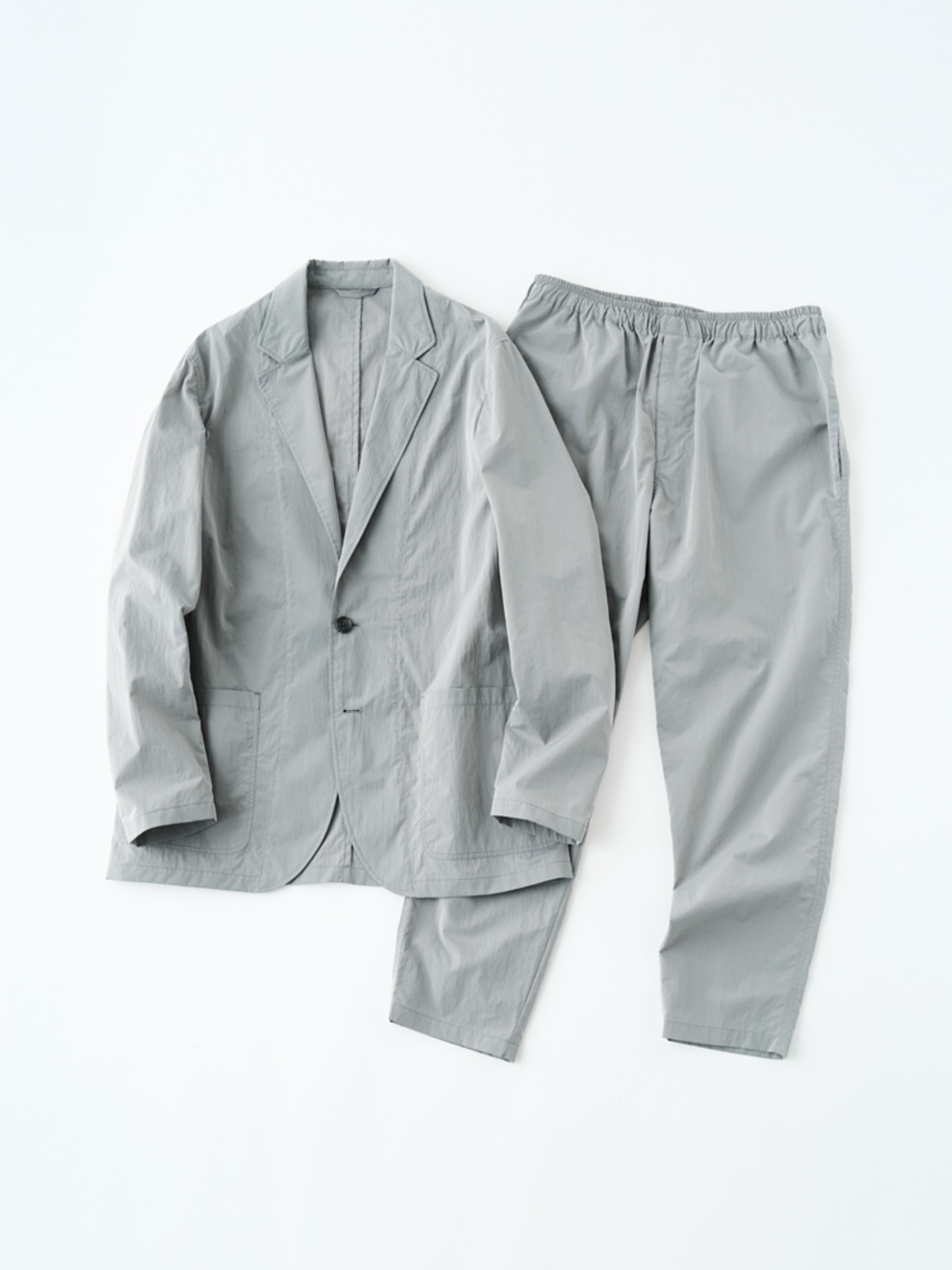 アンフィーロ メンズの耐久撥水のセットアップスーツ