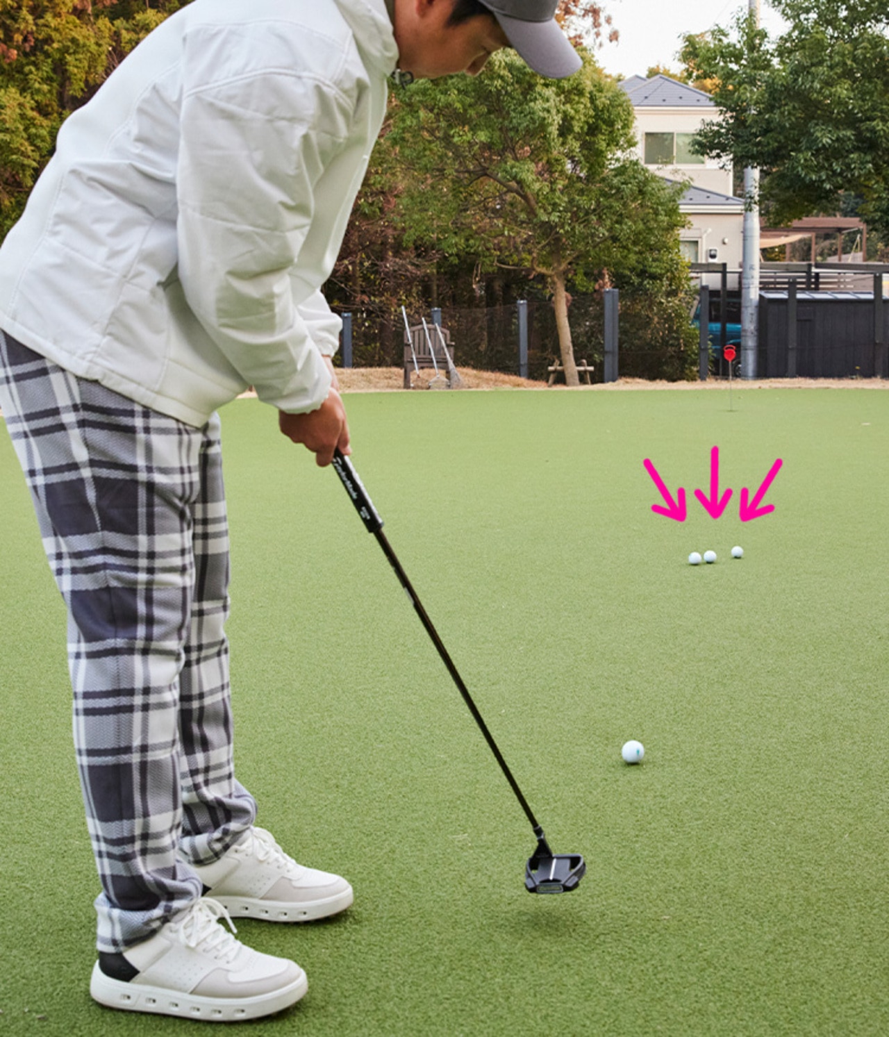 ゴルフ,ゴルフレッスン,菅原大地,パターレッスン,振り幅,基本のパター,3mの練習を行っている図2