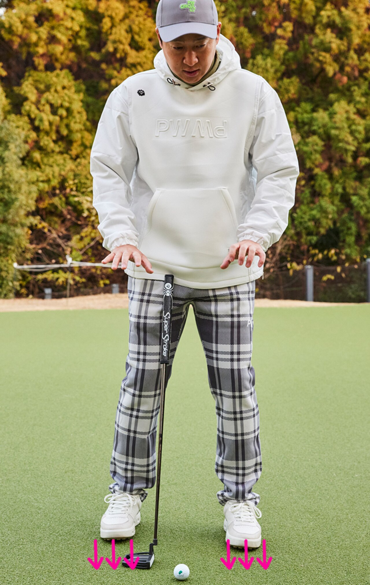 ゴルフ,ゴルフレッスン,菅原大地,基本のパター構え方,足を突っ張る図